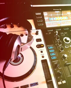 Soyez accompagné avec DJ DJ ALVYN KAPLAN ?? Wedding & Event / Animation DJ mariage & événementiel inscrit dans notre annuaire pour trouver votre DJ autour de moi sur pour un conseil, un accompagnement ou un devis pour votre stratégie [&hellip;]