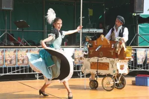Paris Canailles- Animations orgue de barbarie Danse à Paris