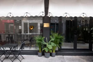 AGENCE MODERNE PARIS à Paris