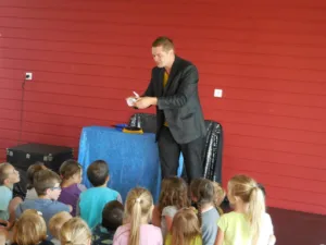 Aleximilio Magicien professionnel en Normandie à Saint-Maclou-la-Brière