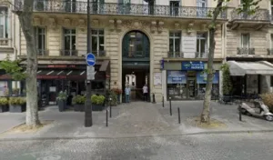 Add Expert Advertisement & Media Services Inc. à Paris